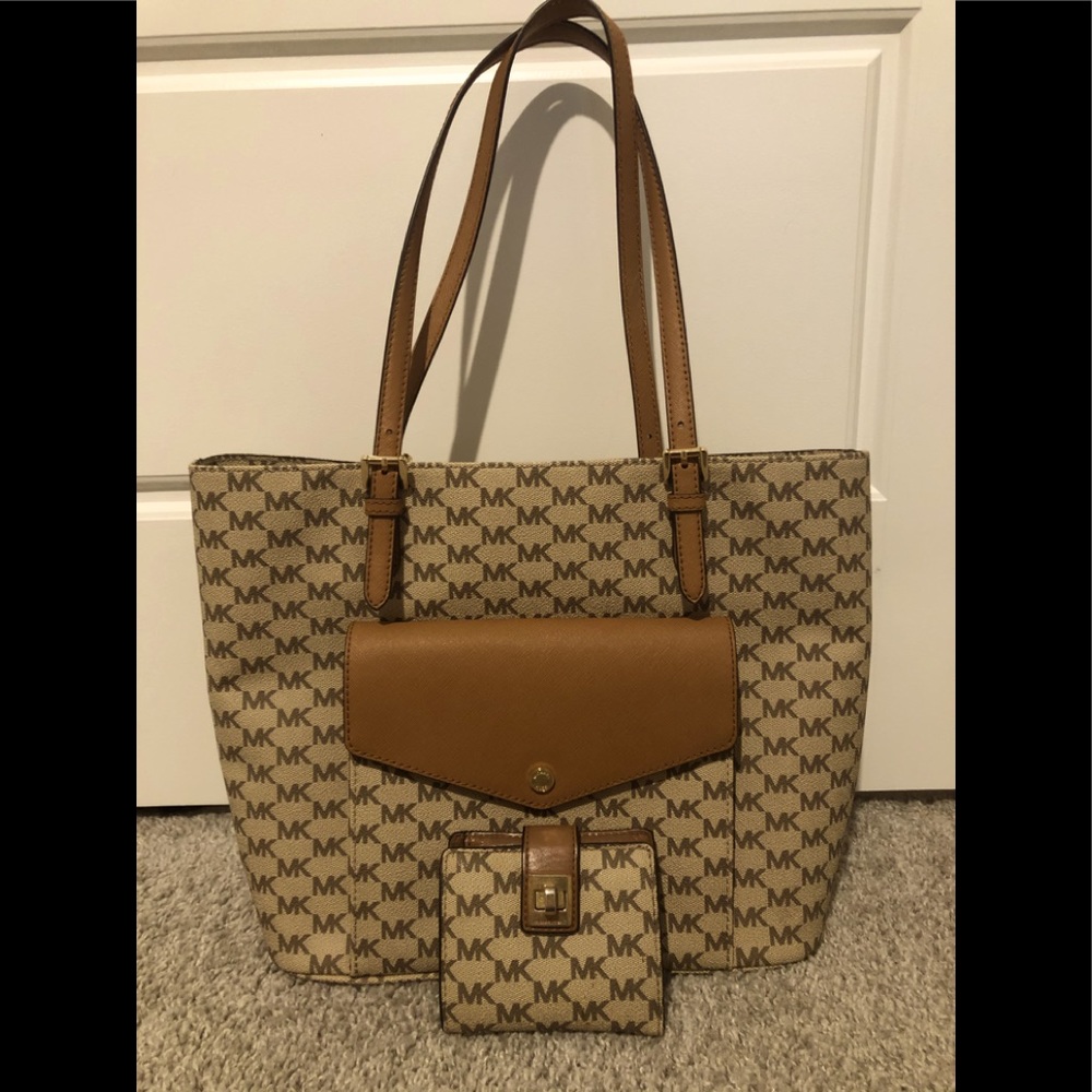 Michael Kors Jet Set Tote and wallet combo